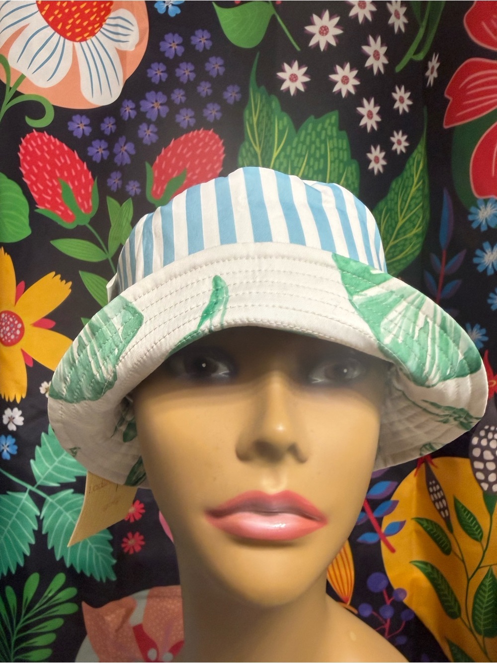 Byrdie Golf Reversible Bucket Hat NWT Sm